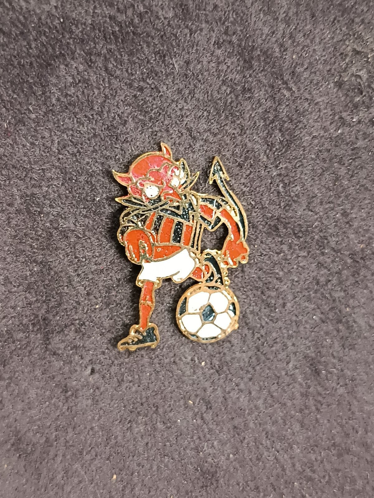 Old Pins Pin Badge Spilla A.C.Milan Diavolo rossonero senza piedino 299