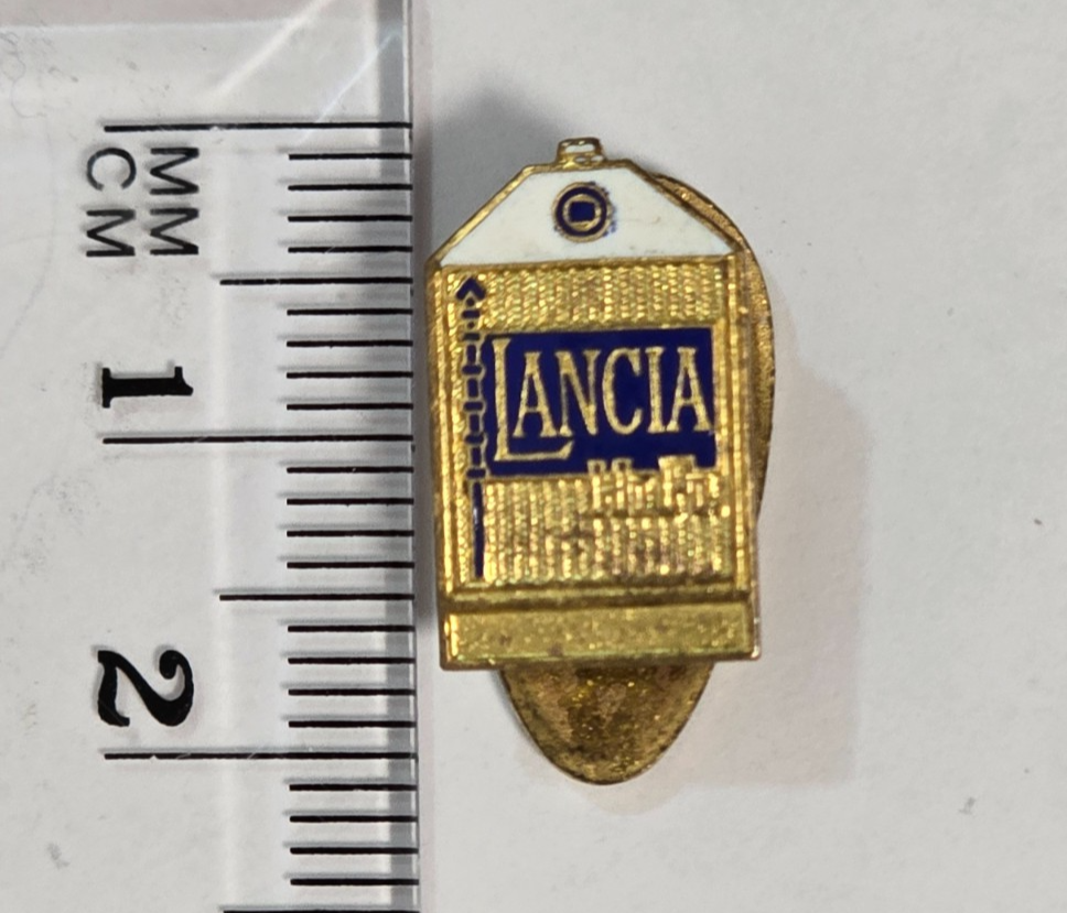 spilla pins da giacca Lancia Club Hi Fi originale Marchio S. Johnson Milano