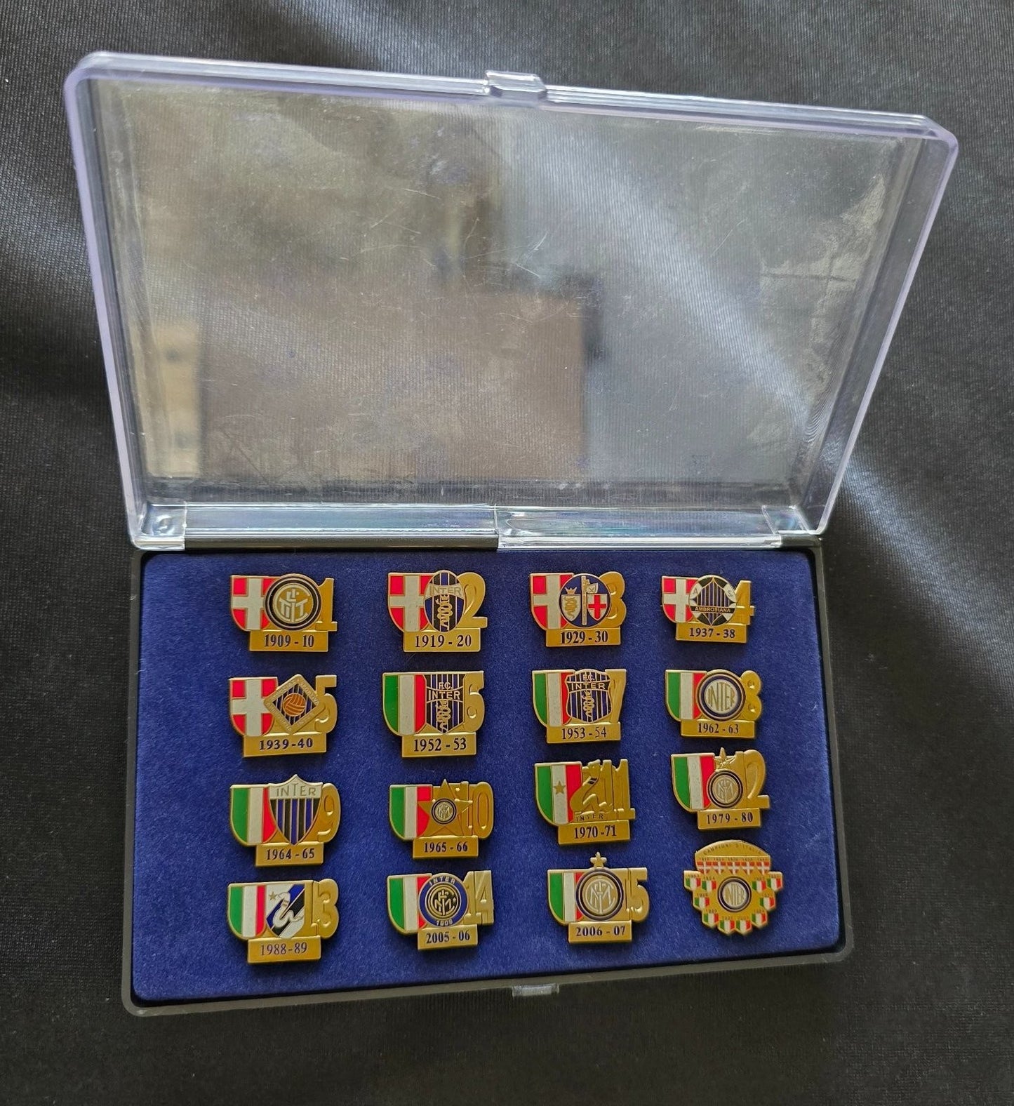FC Internazionale cofanetto 12 spille pins annate varie scudetti
