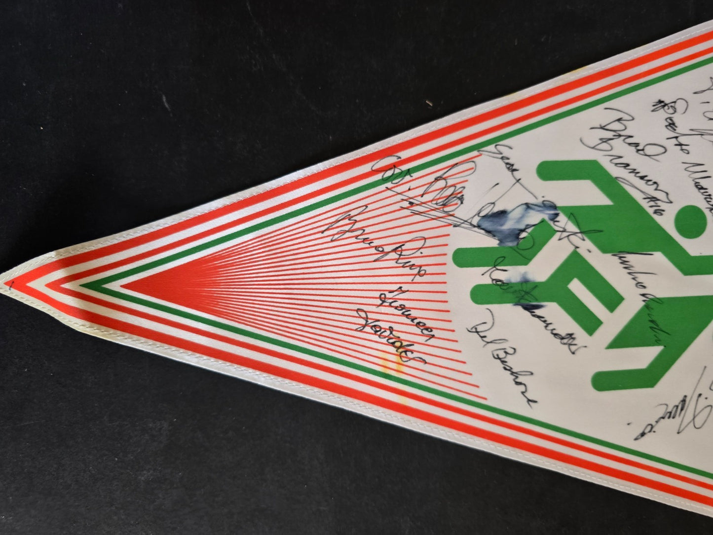 Gagliardetto Pennant SACRAMORA Basket Rimini autografi originali anni 80
