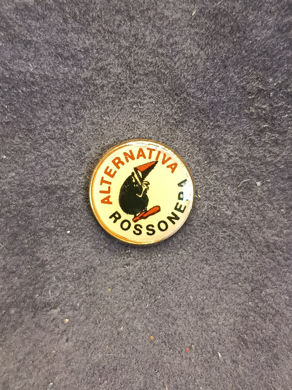 Old Pins Pin Badge Spilla A.C.Milan alternativa rossnera no ferma piedino 499