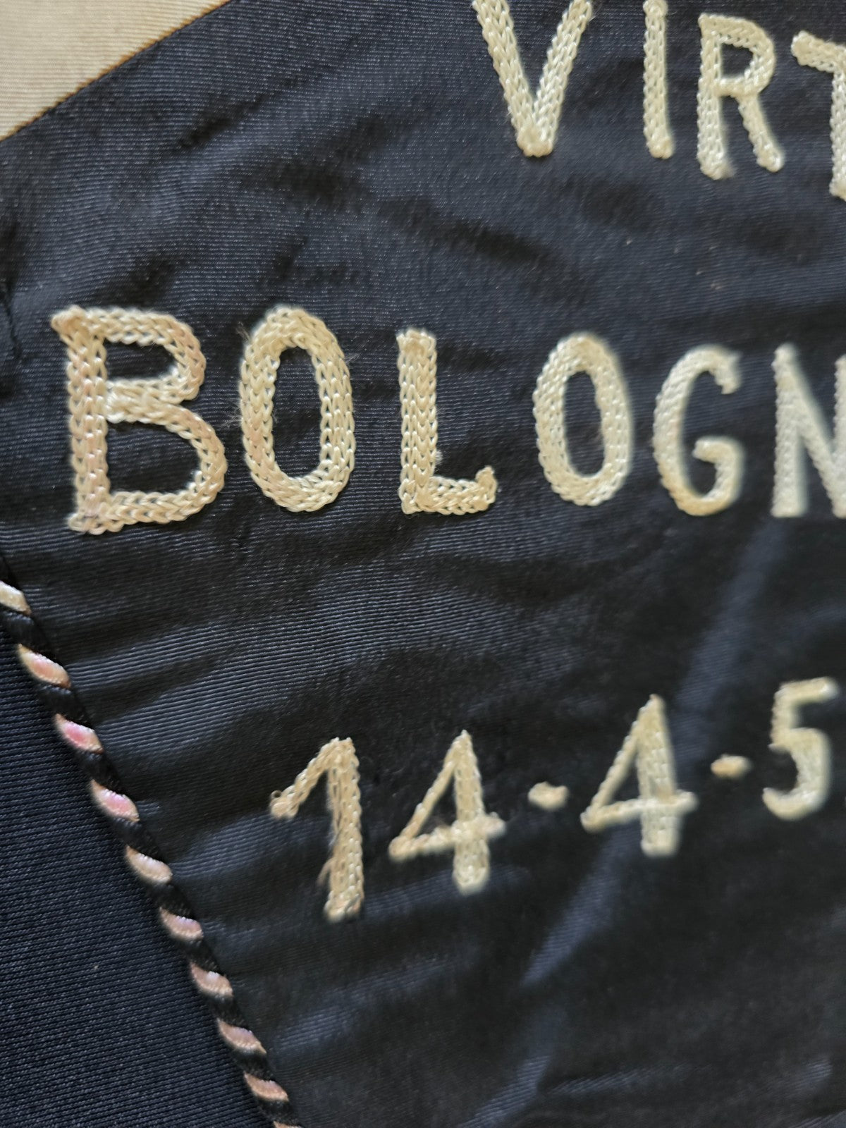 Gagliardetto ricamato Pennant VIRTUS PALLACANESTRO BOLOGNA basket 1952 originale