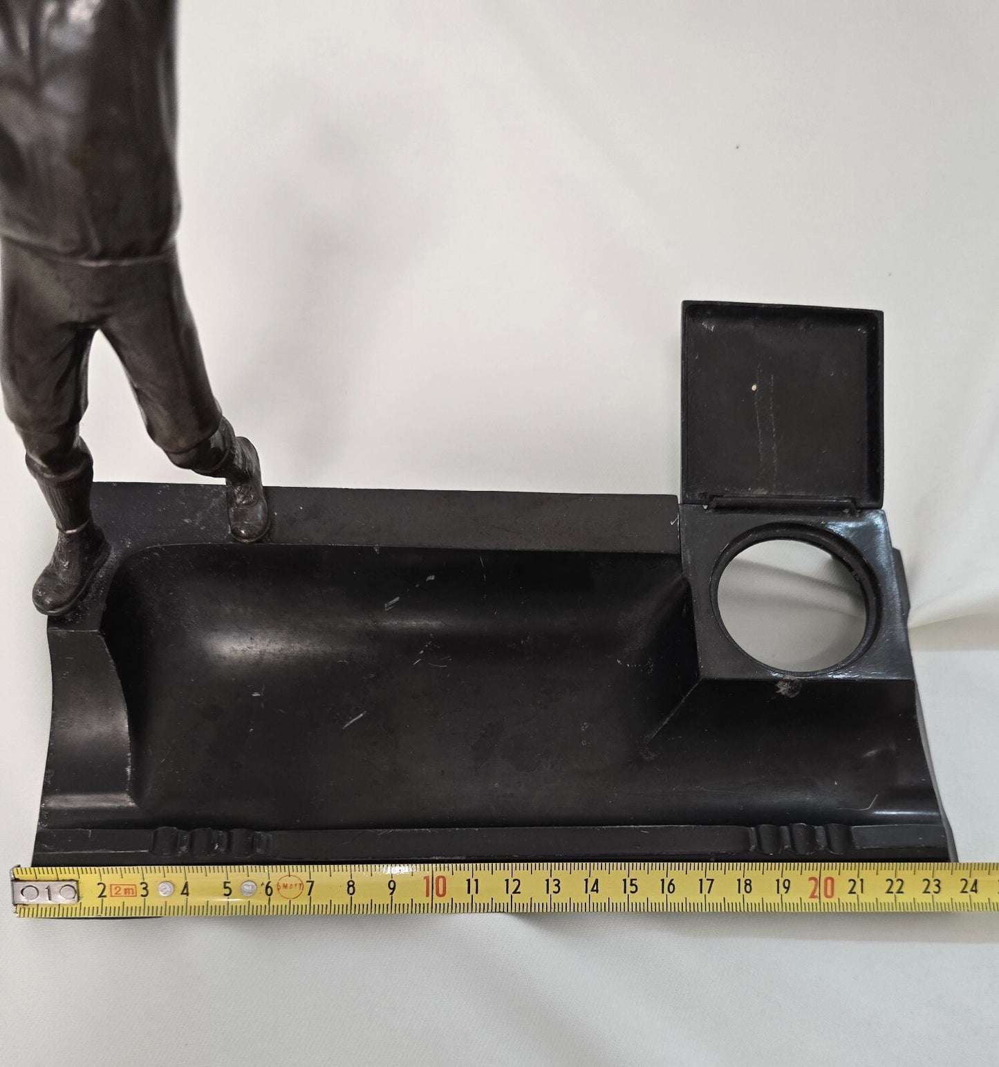 Calamaio anni 50 Figura di un giovane Calciatore Portiere in metallo