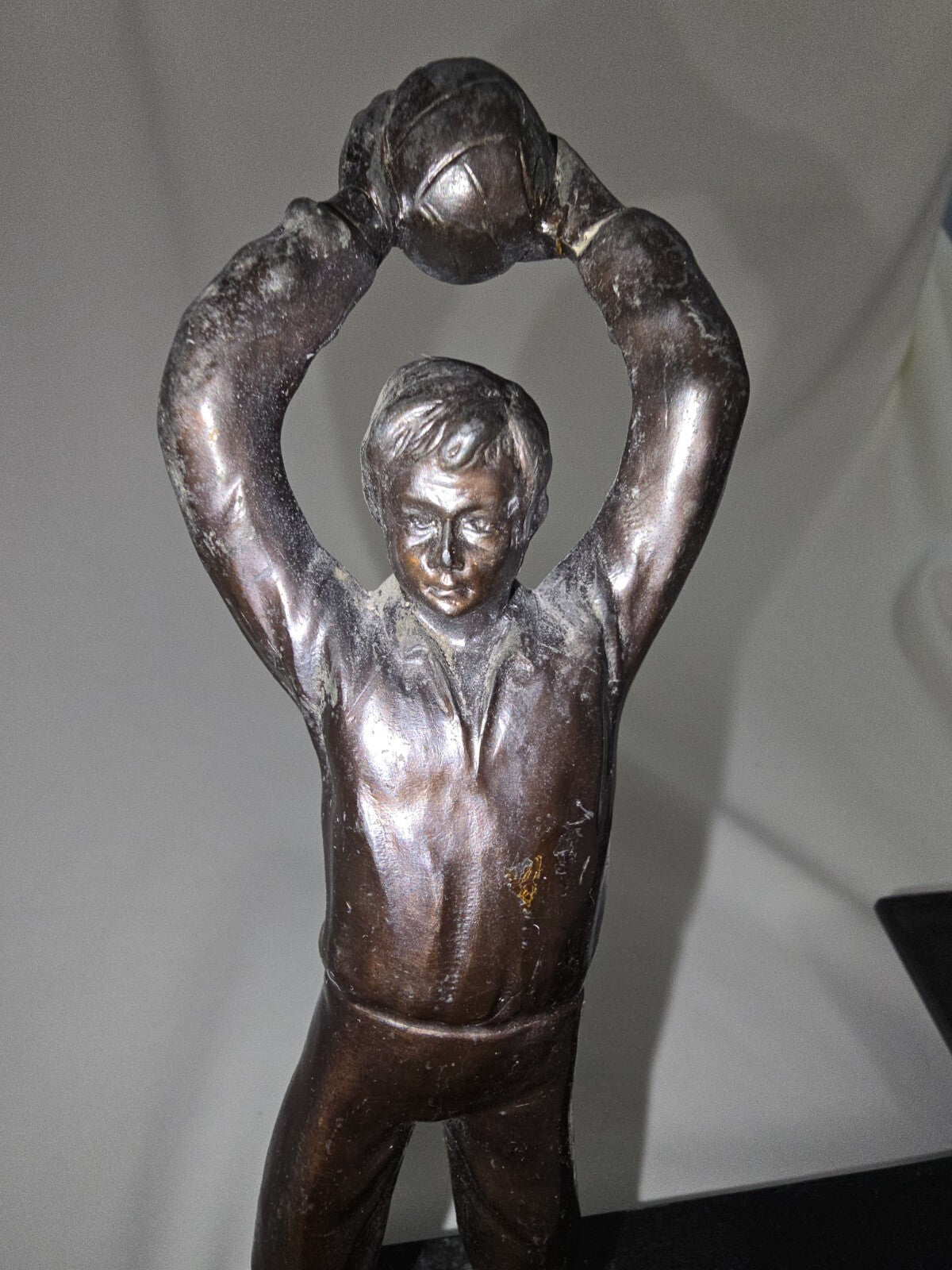Calamaio anni 50 Figura di un giovane Calciatore Portiere in metallo
