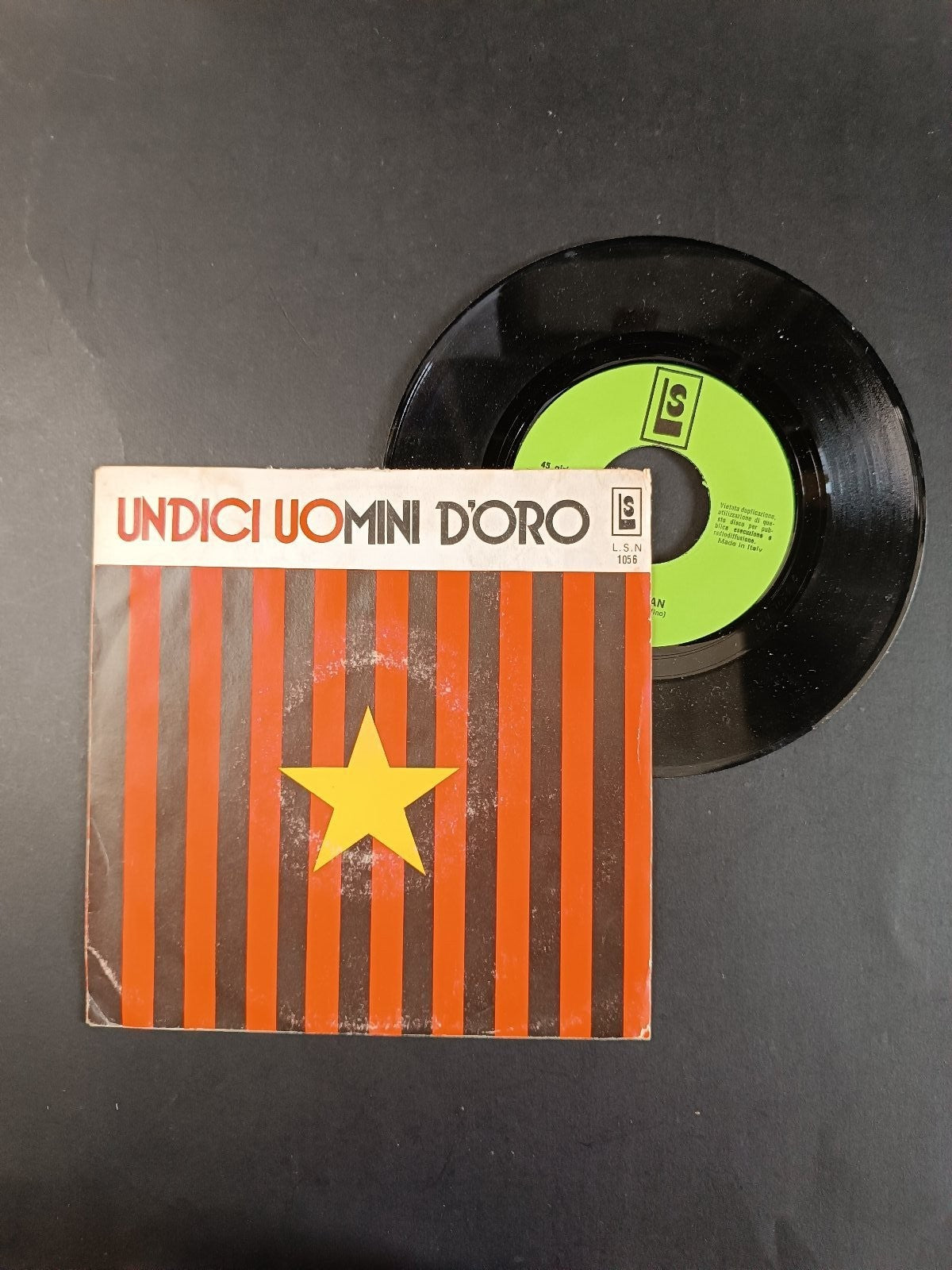 46 giri Luciano Secchi ?� Undici Uomini D'Oro - Inno Ufficiale bandiera