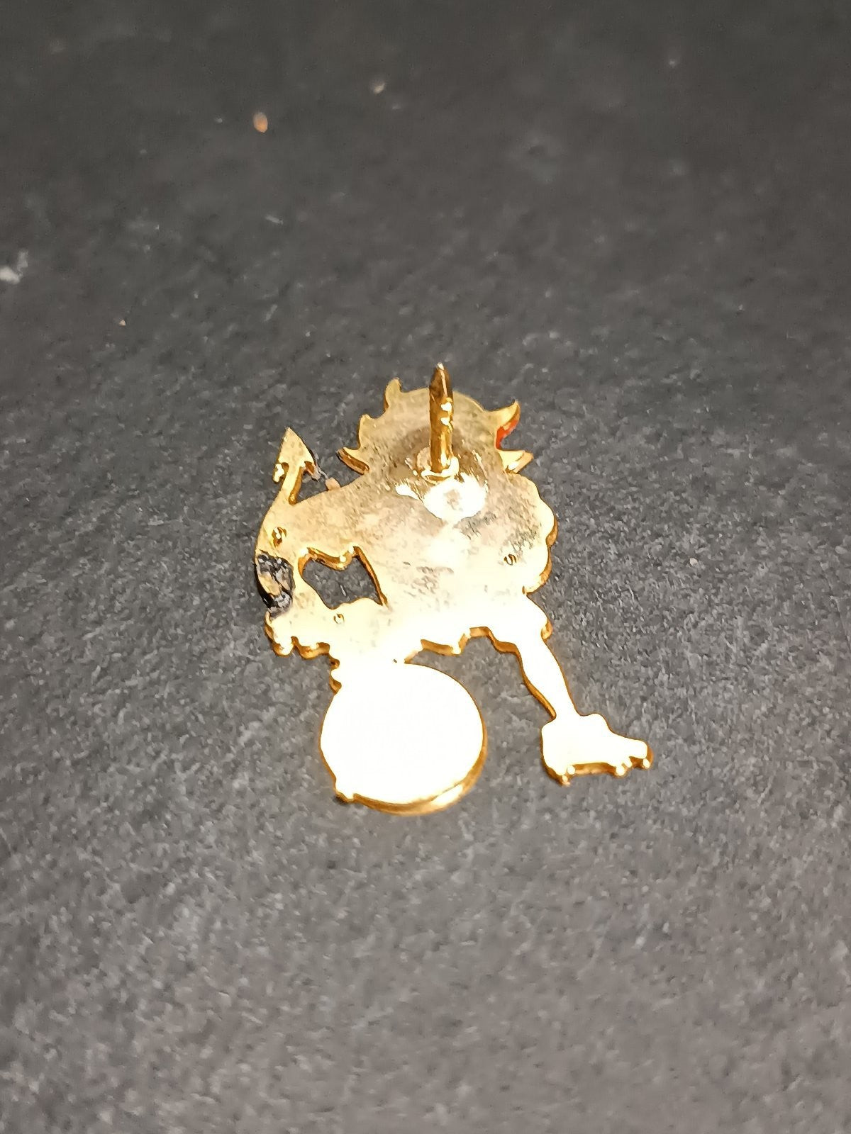 Old Pins Pin Badge Spilla A.C.Milan Diavolo rossonero senza piedino 299