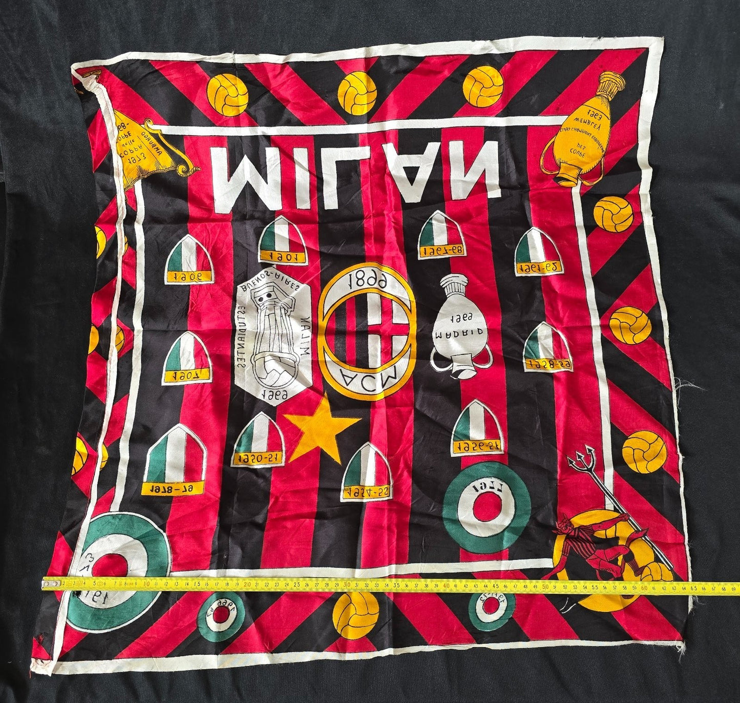 AC MILAN foulard in raso anni 80 bandiera con i trofei