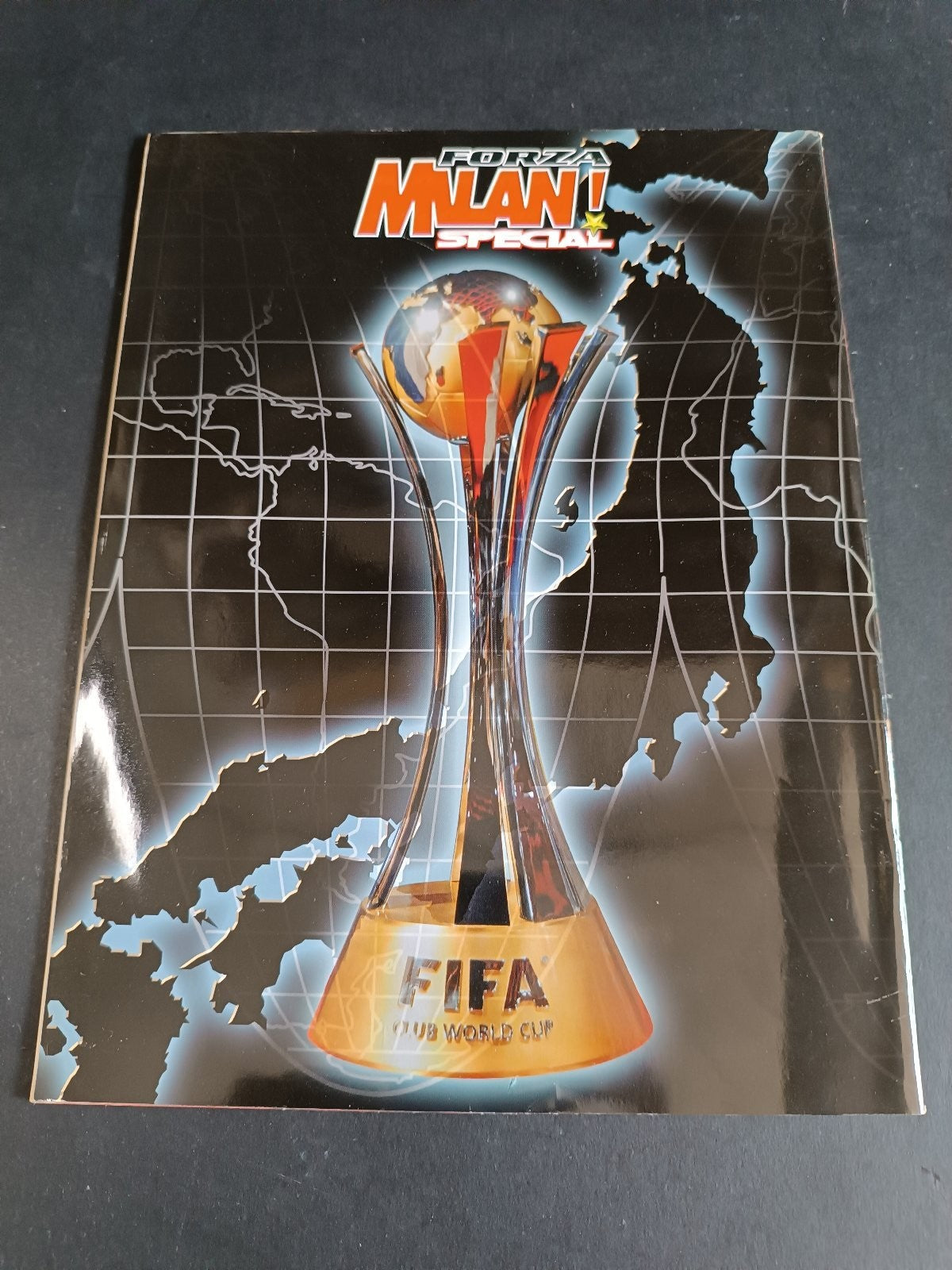 rivista FORZA MILAN - anno 2007 - SPECIALE CAMPIONI del MONDO con poster