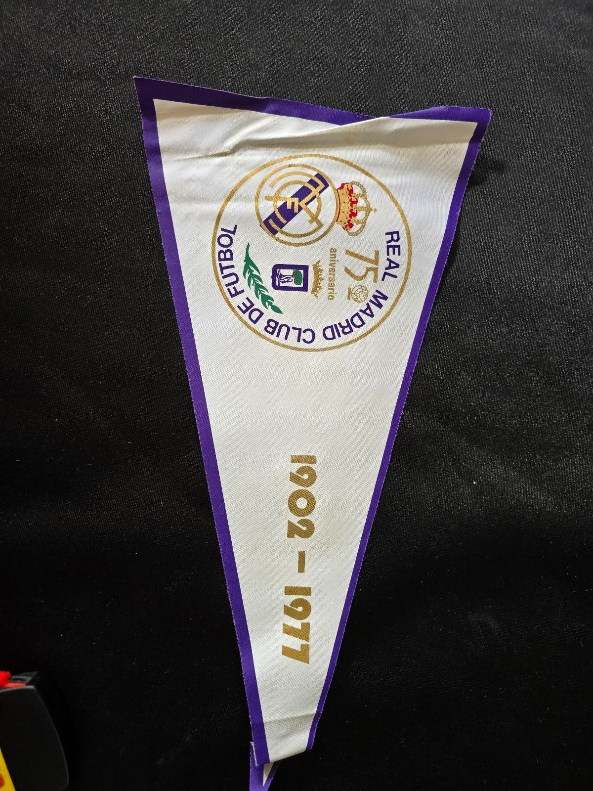 Gagliardetto Pennant fanion bander�n Real Madrid C.de F. 75� 1902/1977