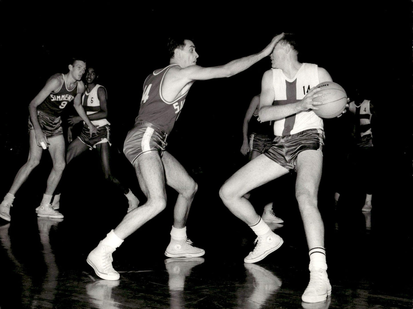 Foto campo Originale Simmenthal Olimpia Milano anni 60 players nr 14 e 9