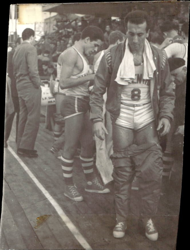 Foto Cestista da identificare Simmenthal anni 60 ritagliata
