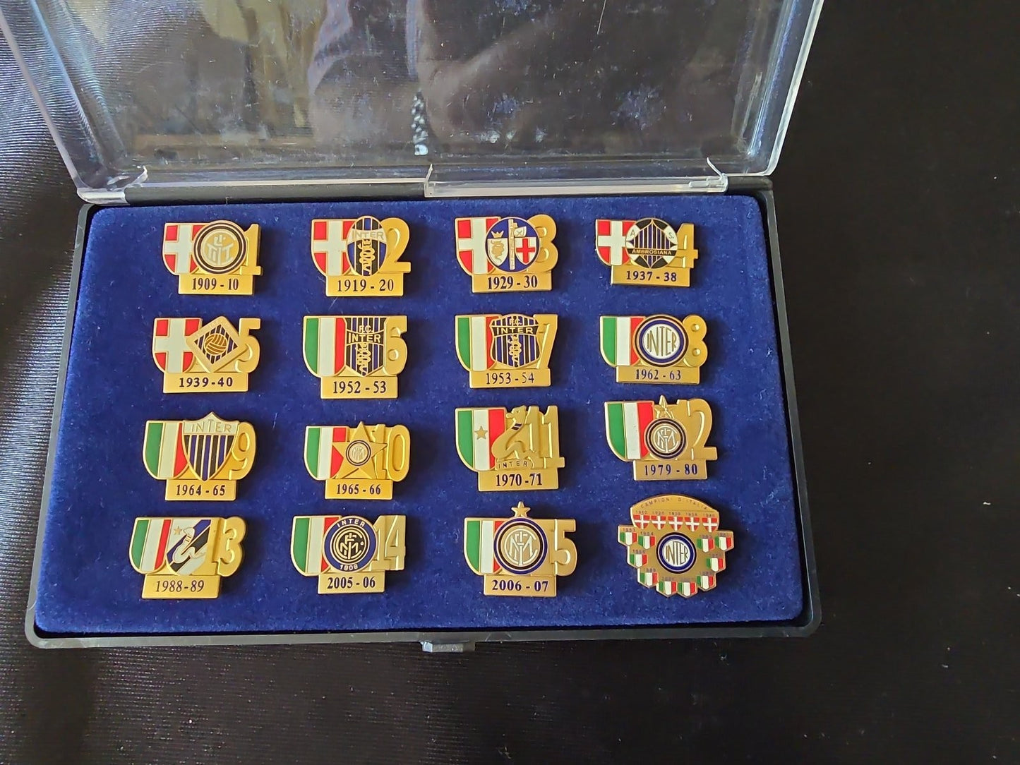 FC Internazionale cofanetto 12 spille pins annate varie scudetti