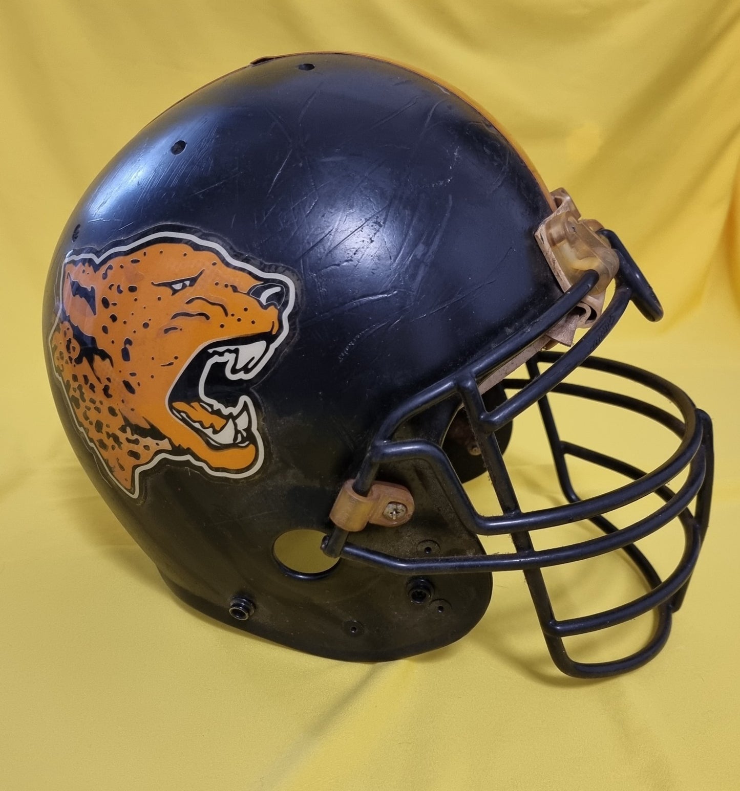 Football Americano vecchio casco helmet GIAGUARI Torino Italia