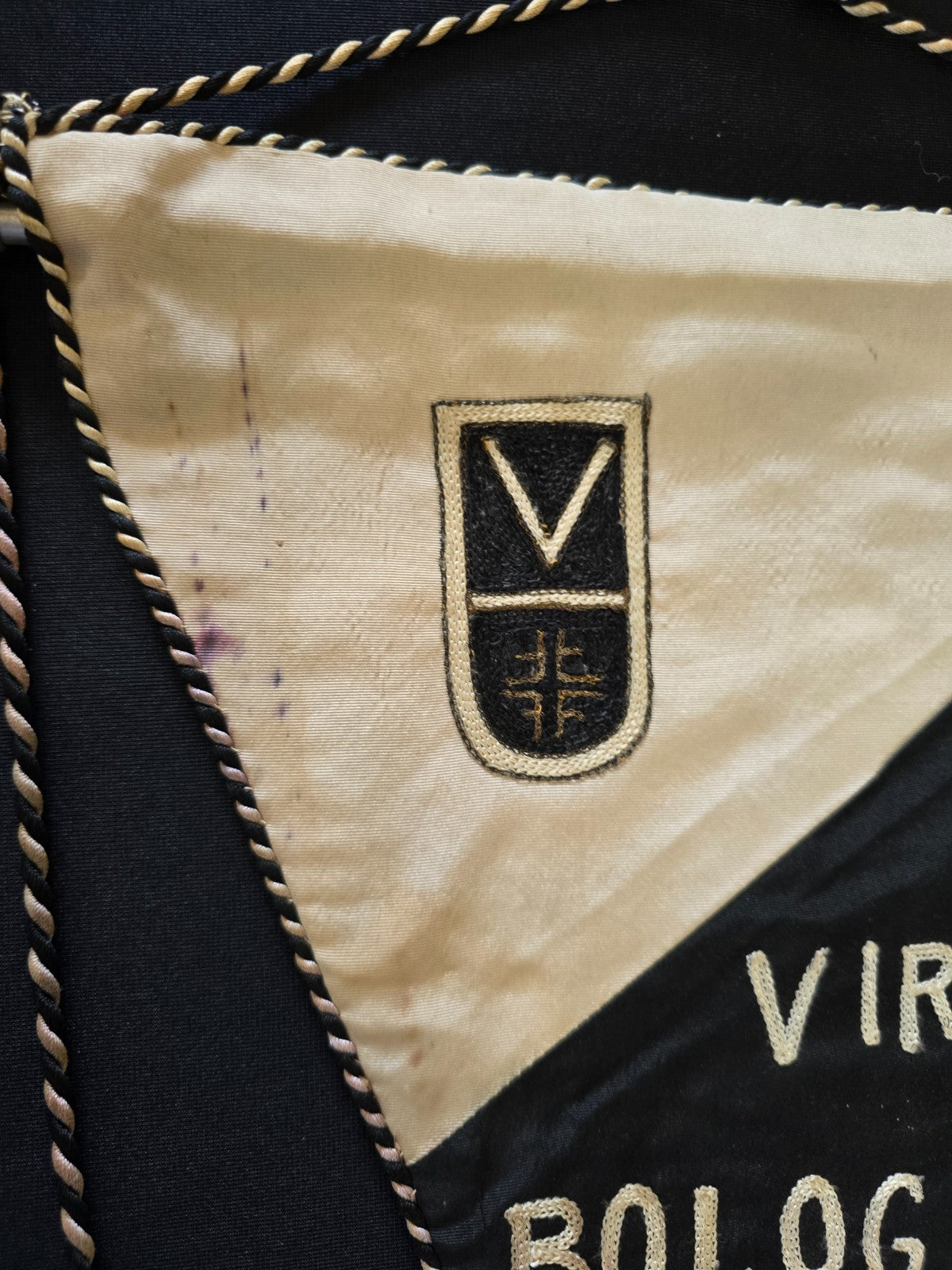 Gagliardetto ricamato Pennant VIRTUS PALLACANESTRO BOLOGNA basket 1952 originale