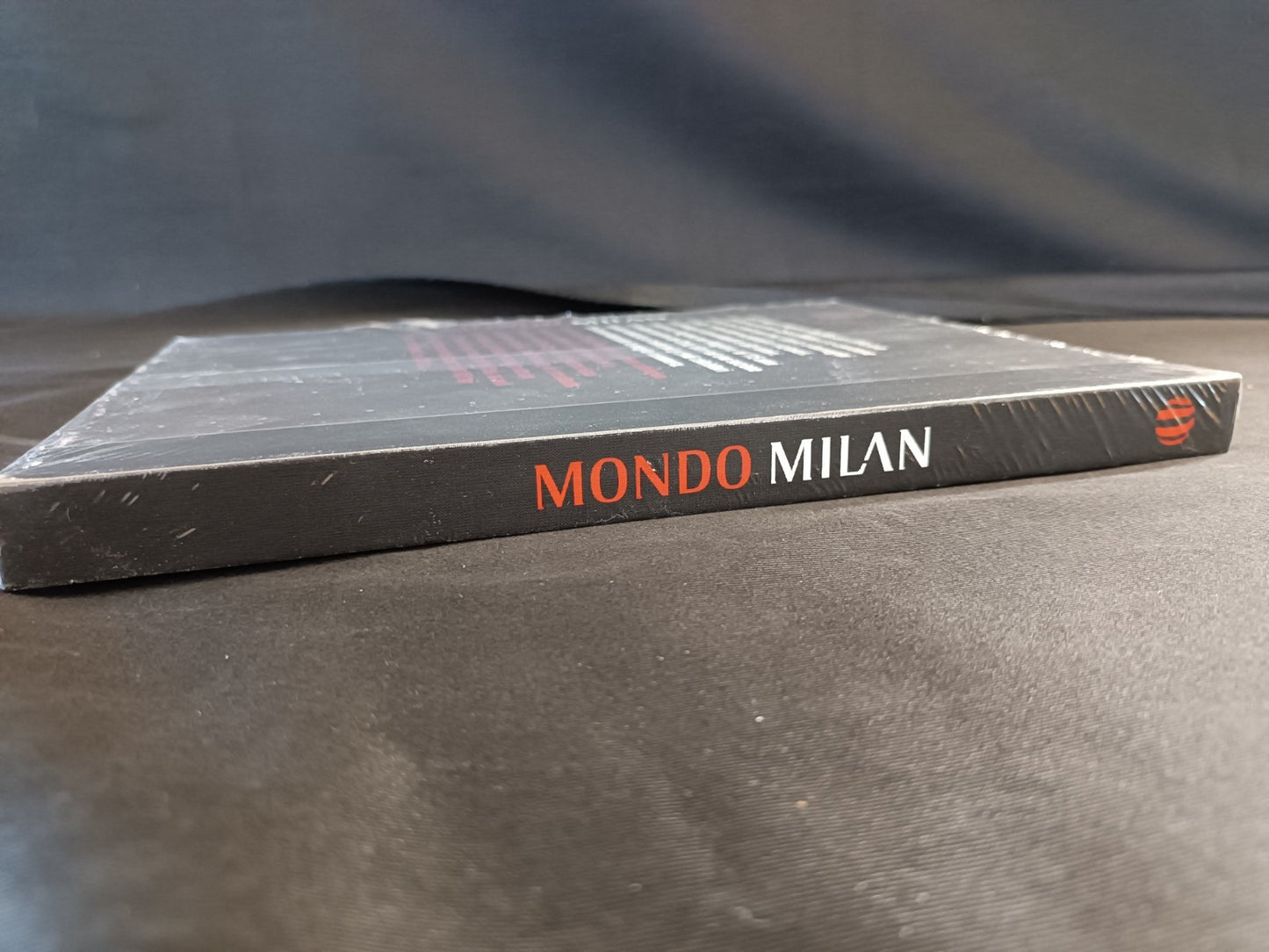 Libro Milan blisterato Rosso come il fuoco nero come la paura