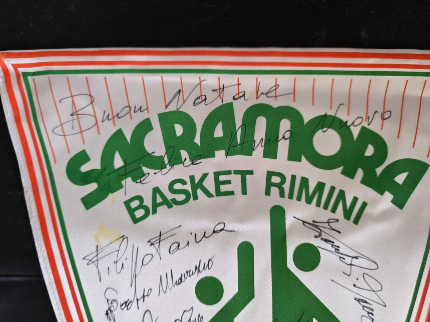 Gagliardetto Pennant SACRAMORA Basket Rimini autografi originali anni 80