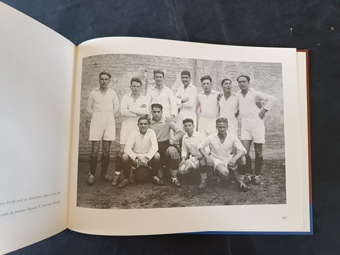 La maglia granata Reggio Emilia e la sua squadra Copia omaggio