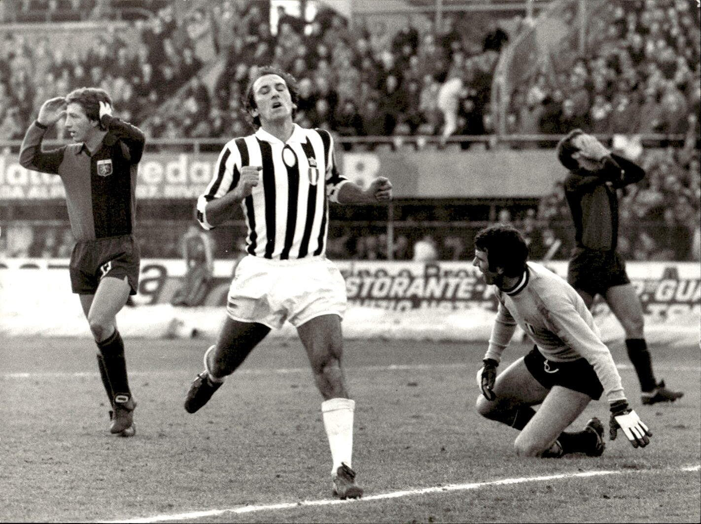 Foto fotografia d'agenzia calciatore squadra calcio Genoa 2