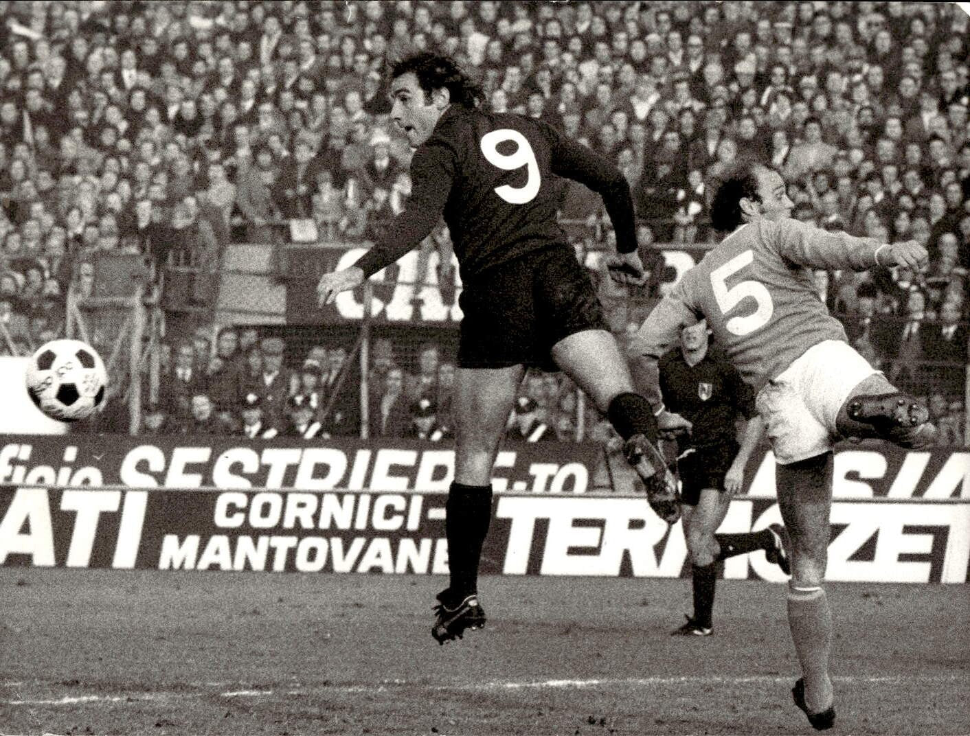 Foto fotografia d'agenzia calciatore squadra calcio Torino Graziani