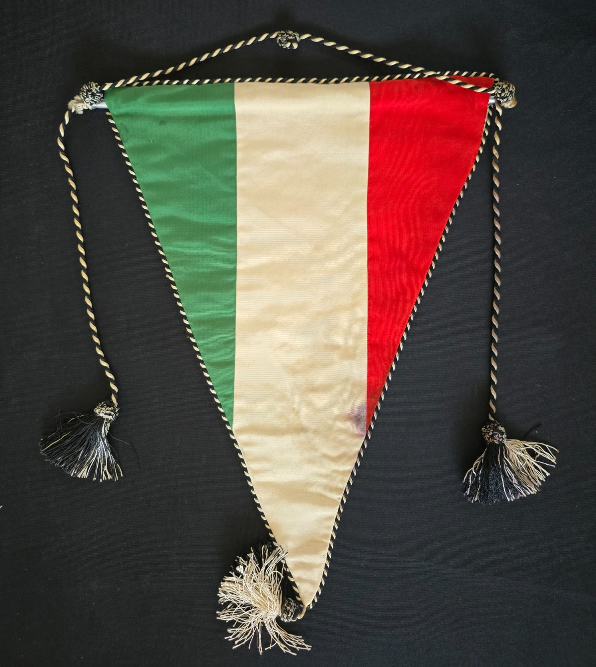 Gagliardetto ricamato Pennant VIRTUS PALLACANESTRO BOLOGNA basket 1952 originale