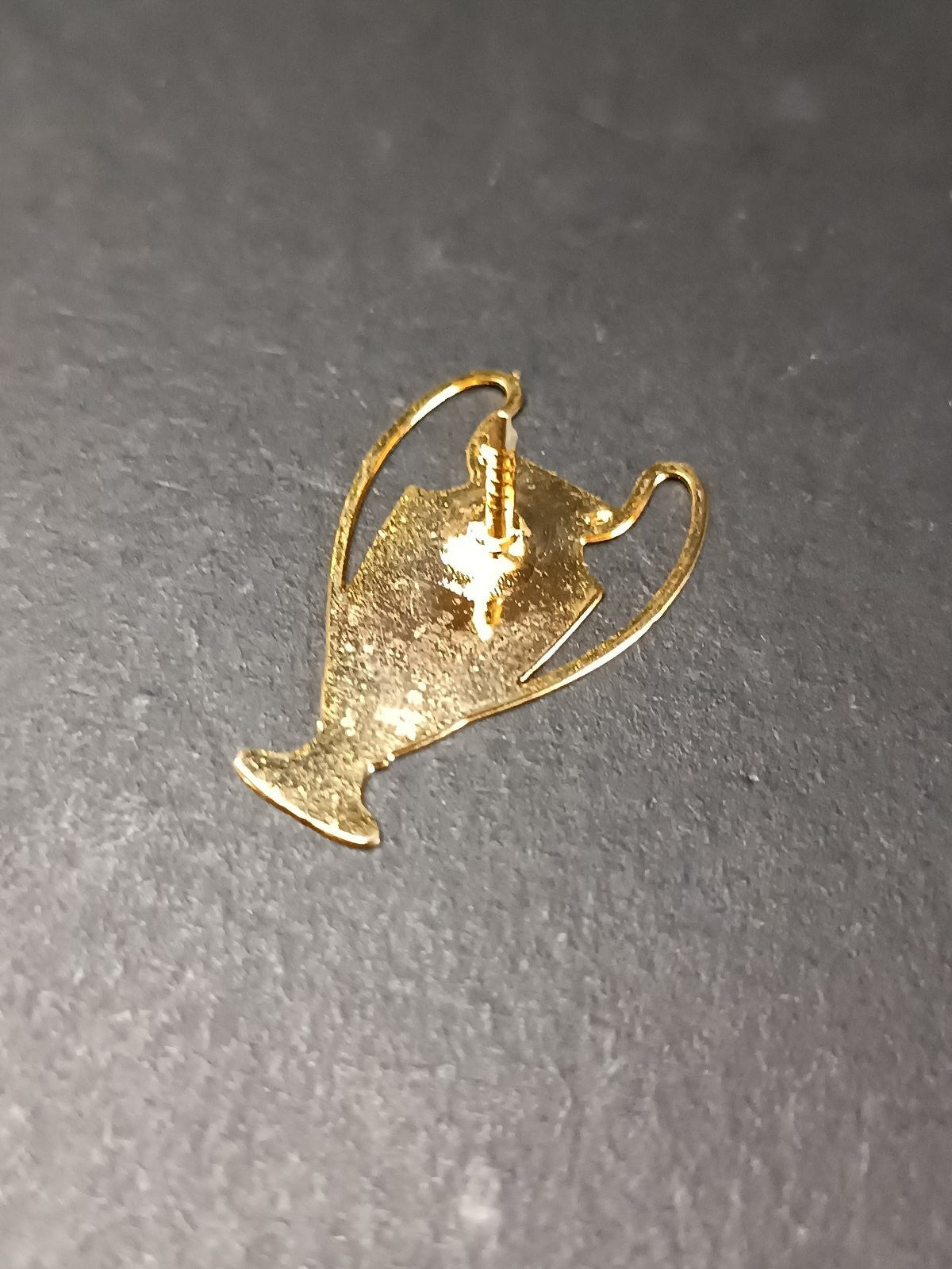 Old Pins Pin Badge Spilla A.C.Milan Coppa campioni 1993 no ferma piedino 500