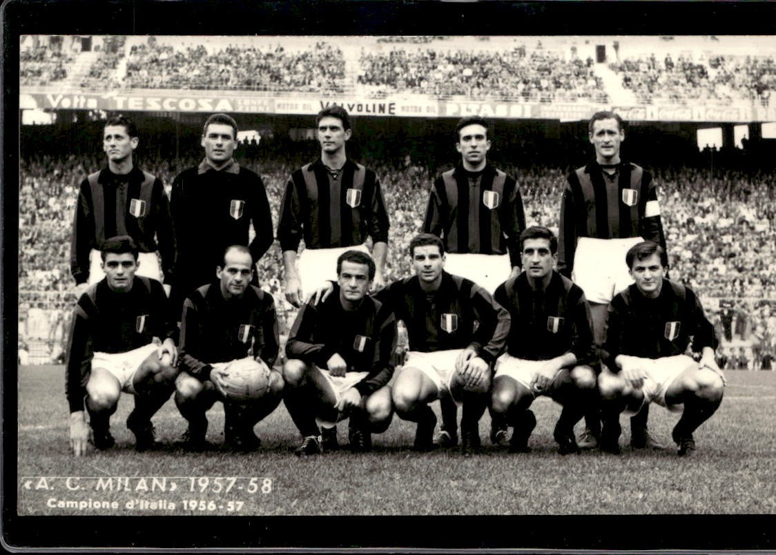 Cartolina formazione squadra Milan 1957-58 campione d'Italia 1956-57