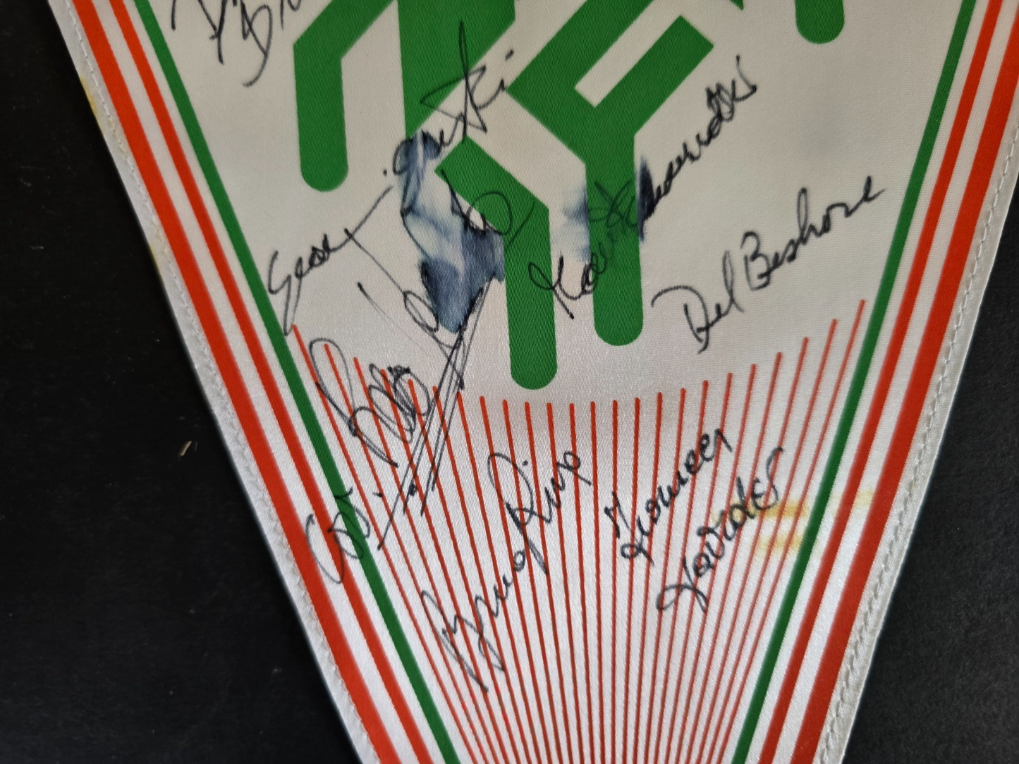 Gagliardetto Pennant SACRAMORA Basket Rimini autografi originali anni 80