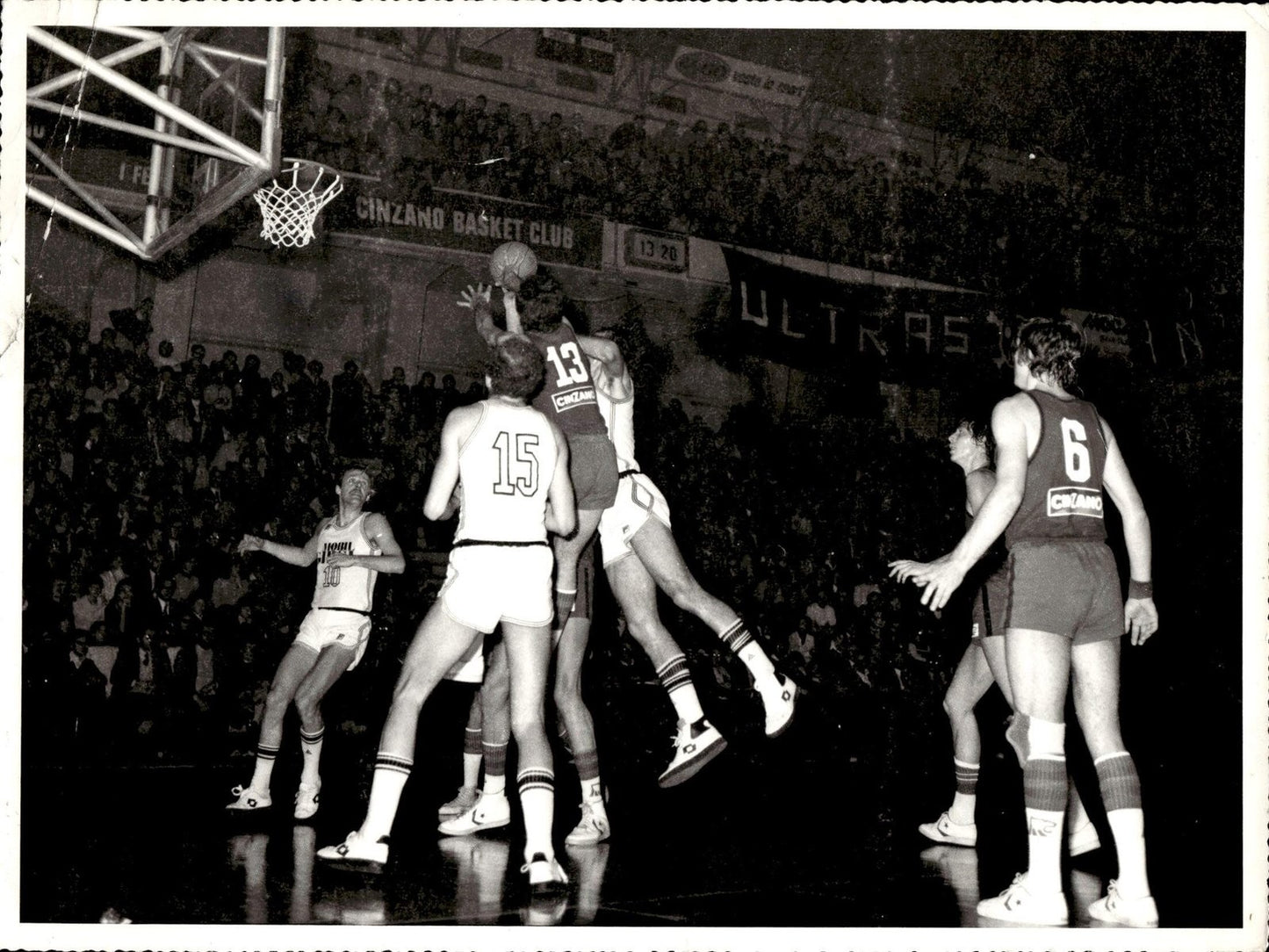 Foto campo Originale Cinzano Milano vs Mobilgirgi Varese Basket '70 (15,13 e 6)