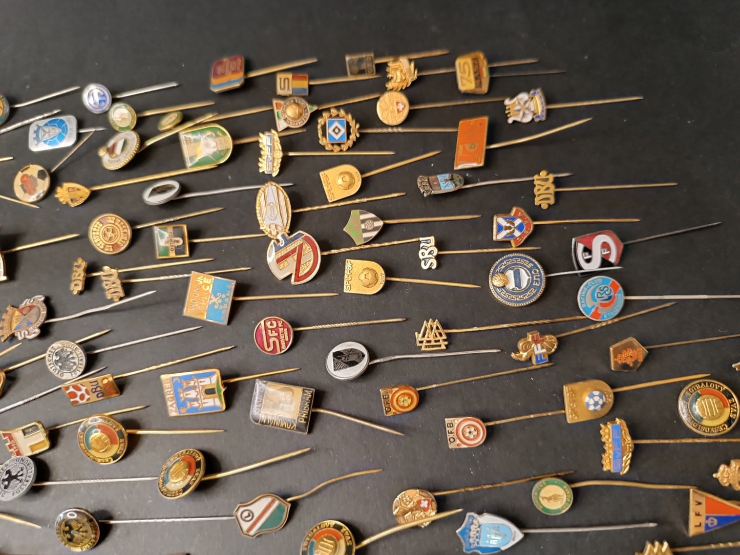 lotto FERMA CRAVATTE varie nazioni calcio soccer pins - pz 170 (H)