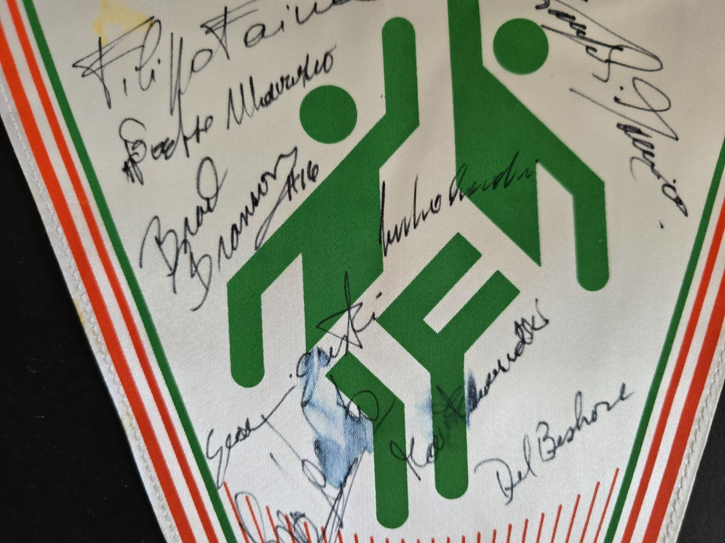 Gagliardetto Pennant SACRAMORA Basket Rimini autografi originali anni 80