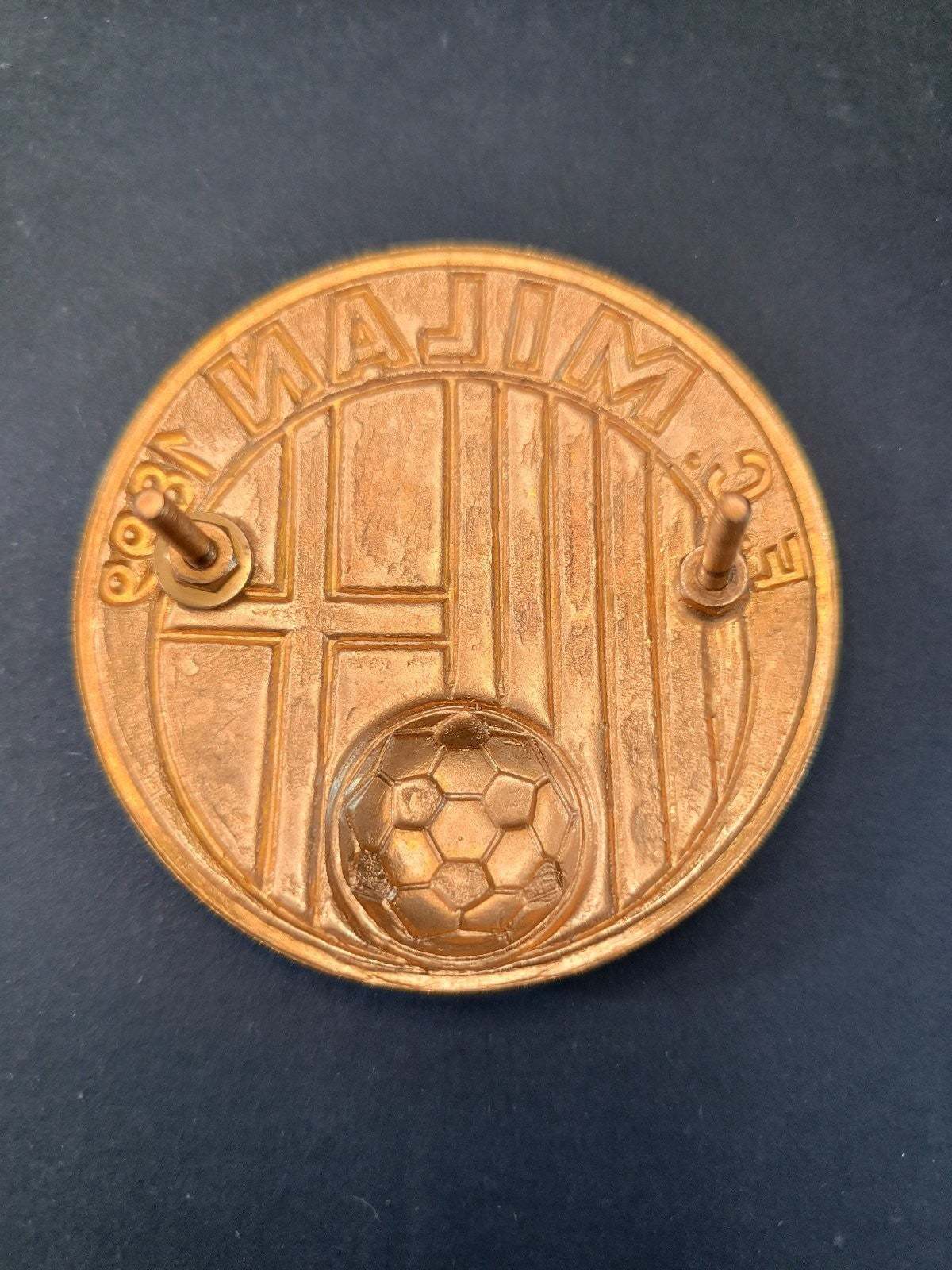 Pins Pin Badge A.C.Milan placca smaltatax auto con viti fissaggio anni 50 2
