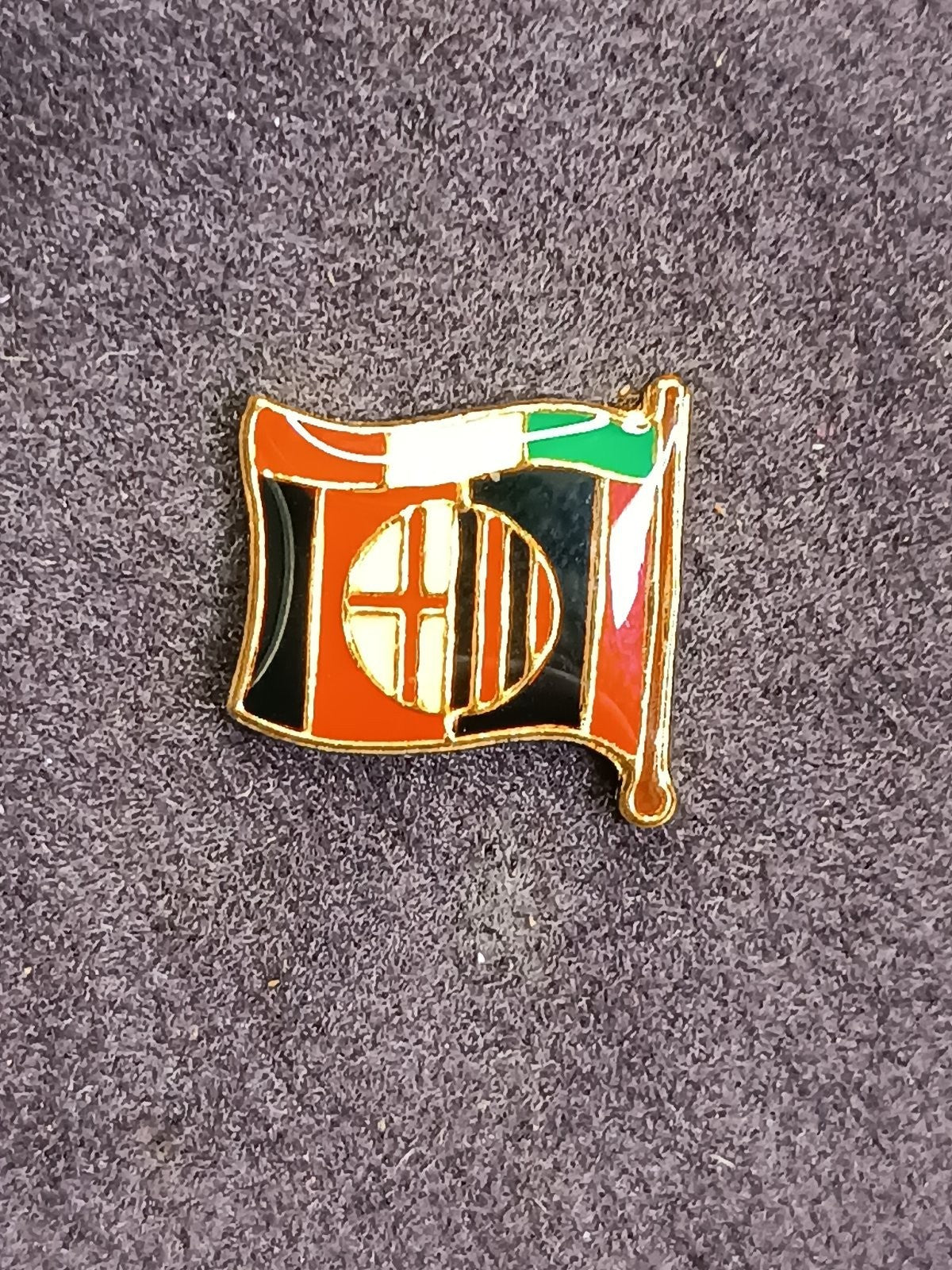Old Pins Pin Badge Spilla A.C.Milan bandiera flag senza piedino 189