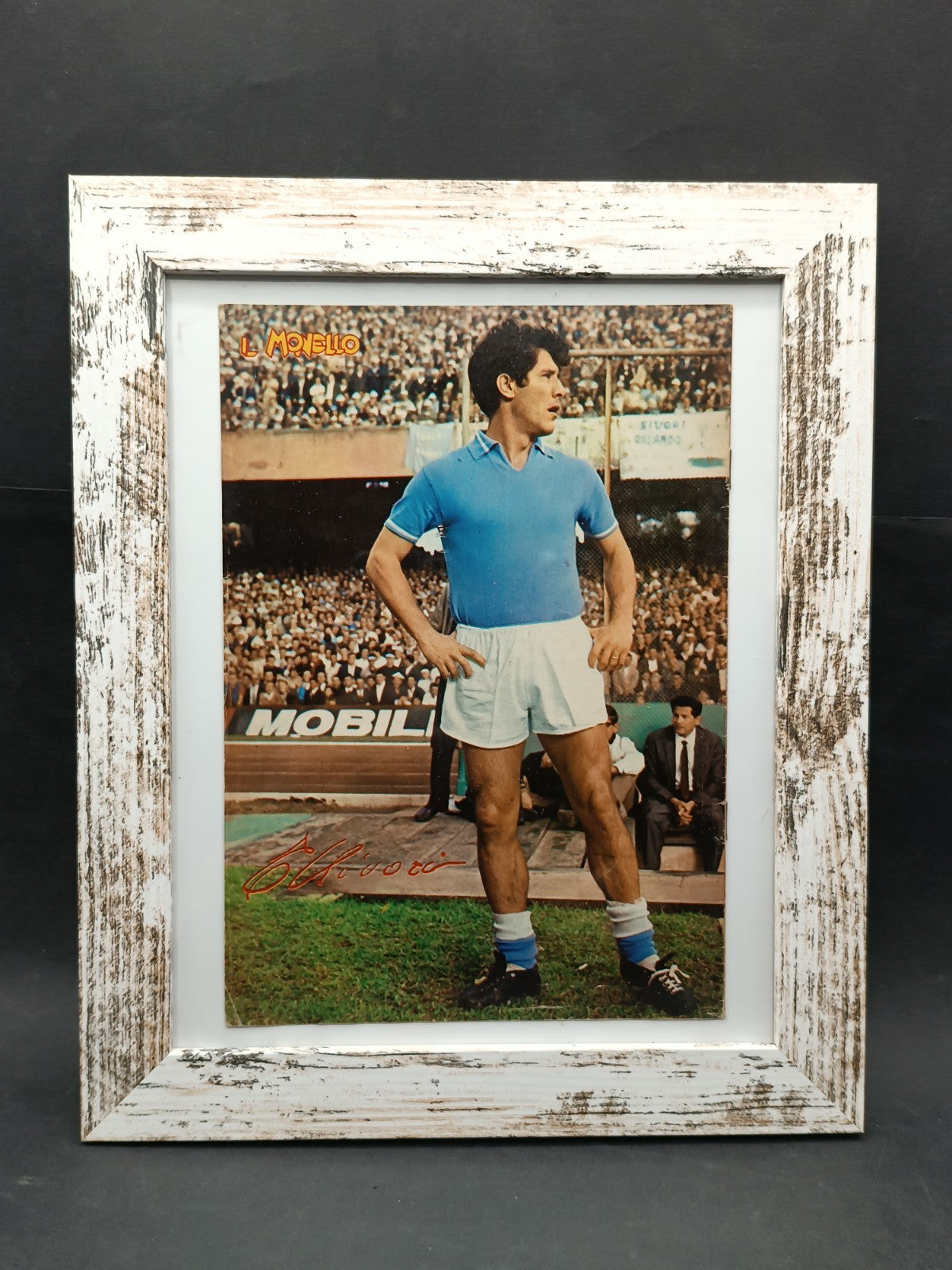 quadro incorniciato con copertina IL MONELLO SIVORI museo San Siro Arisi