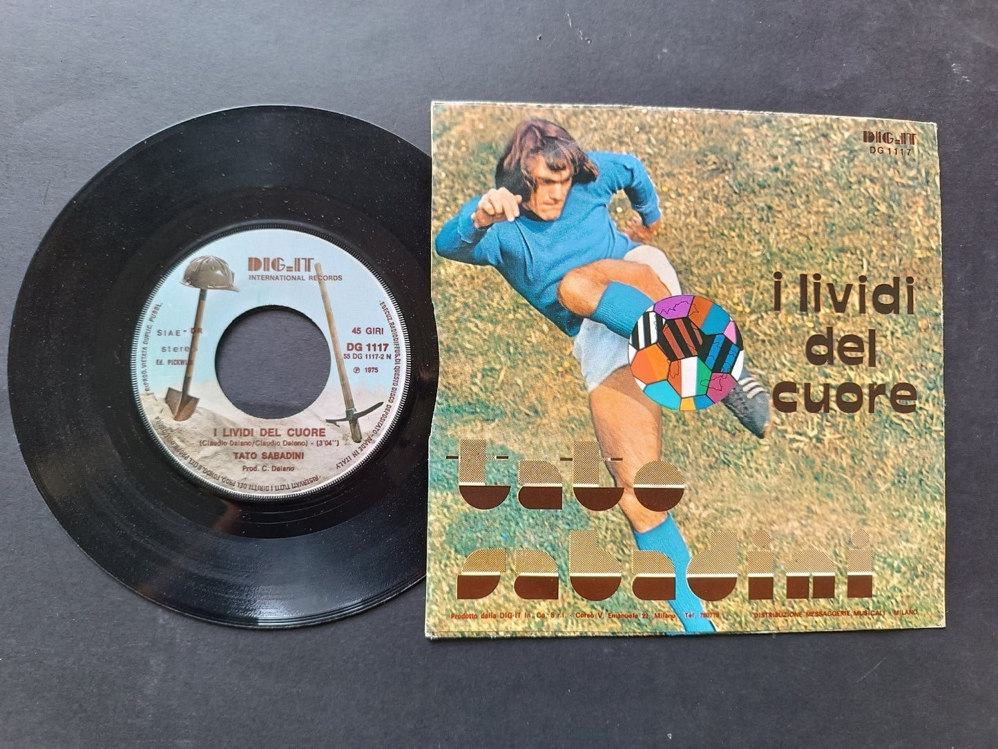 Vinile 45 giri IL MONDO E' UN PALLONE