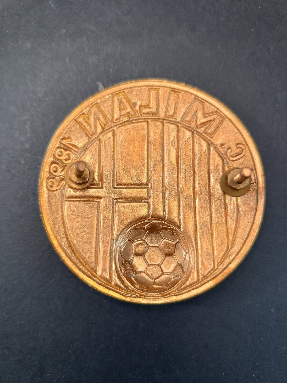 Pins Pin Badge A.C.Milan placca smaltatax auto con viti fissaggio anni 50 1