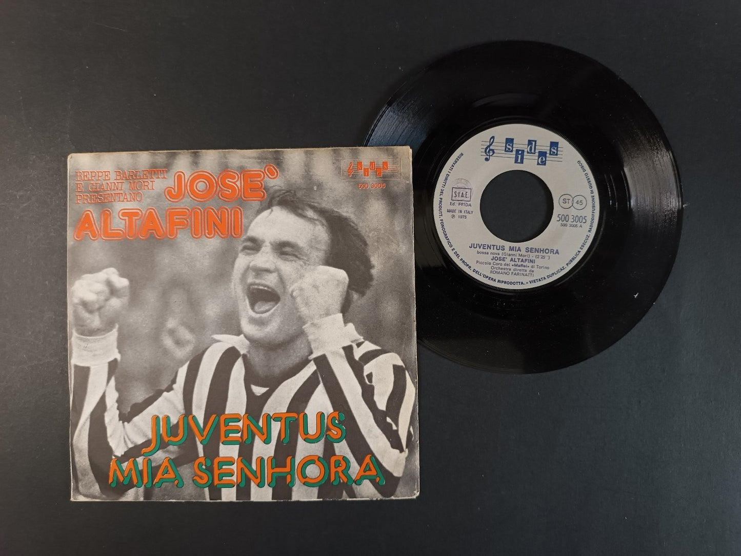 45 giri Jose' Altafini- Orchestra Romano Farinatti � Juventus Mia Senhora