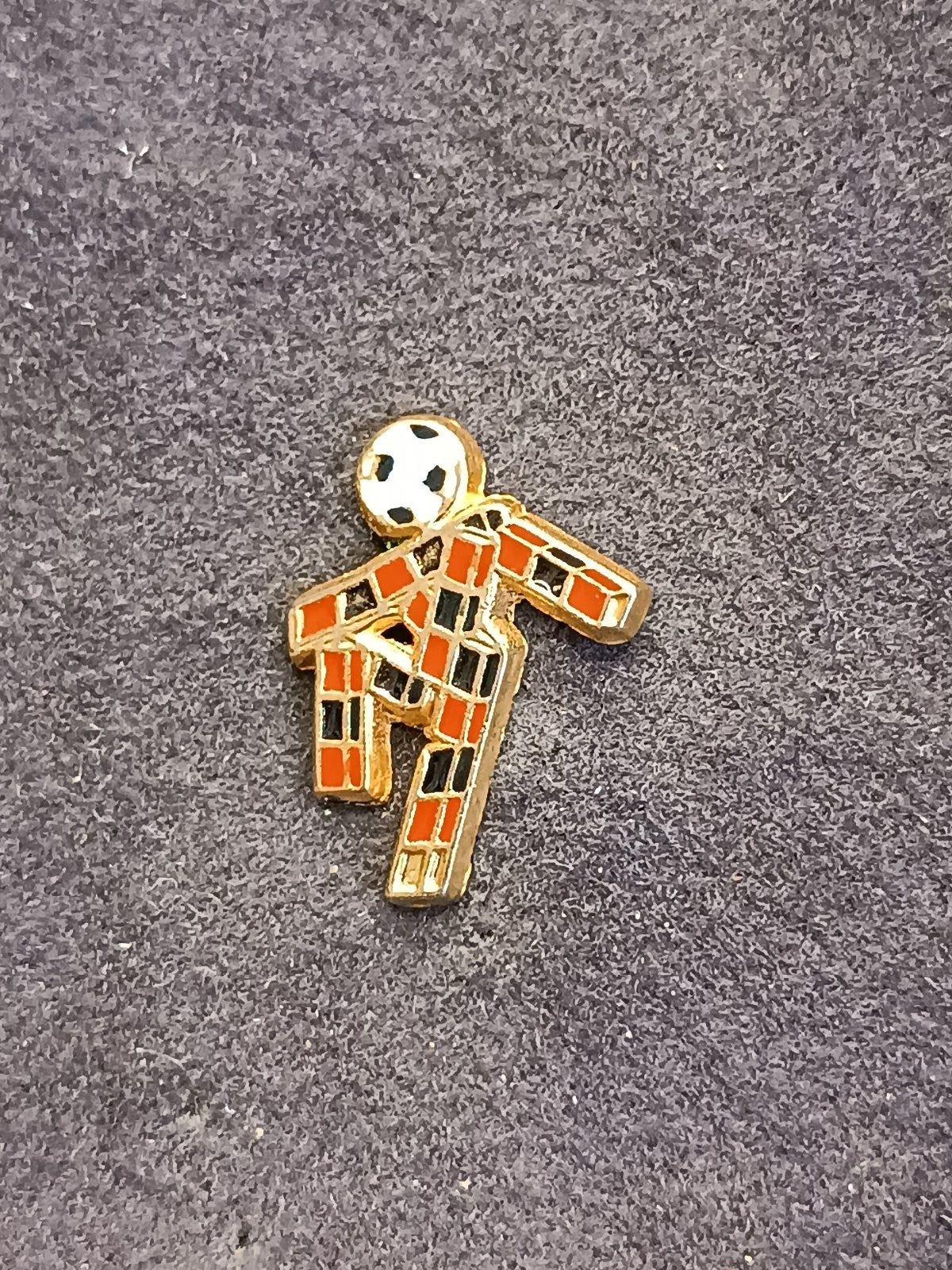 Old Pins Pin Badge Spilla A.C.Milan ciao italia 90 senza ferma piedino 484