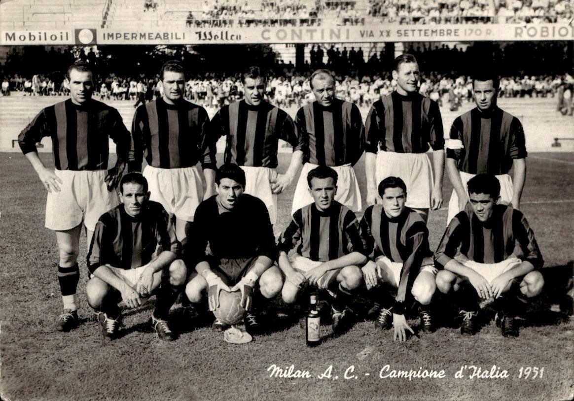Cartolina formazione squadra Milan campione d'Italia 1951