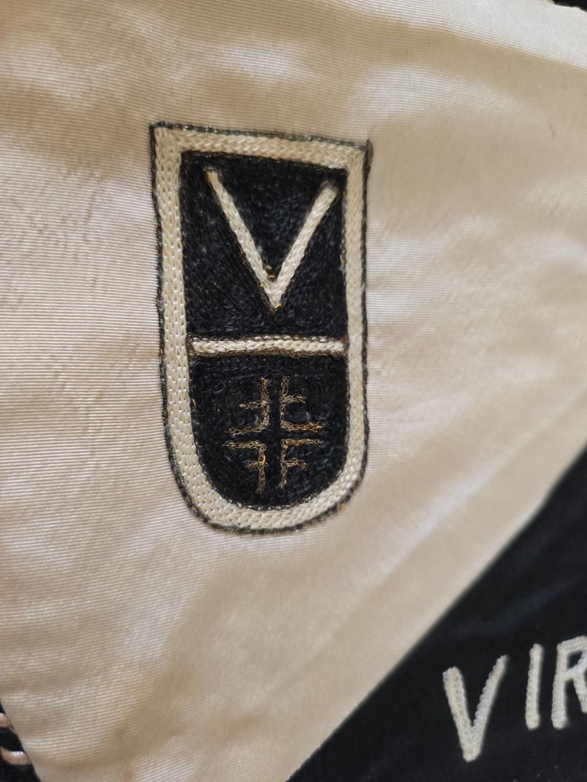 Gagliardetto ricamato Pennant VIRTUS PALLACANESTRO BOLOGNA basket 1952 originale