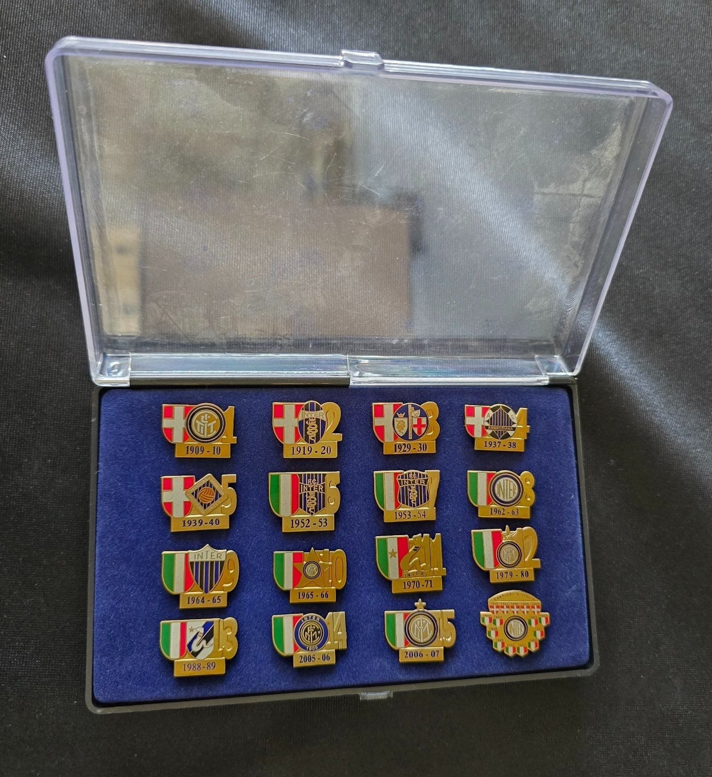 FC Internazionale cofanetto 12 spille pins annate varie scudetti