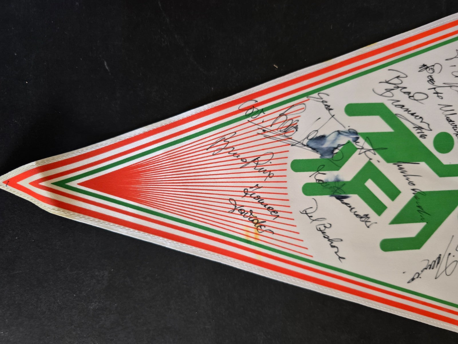 Gagliardetto Pennant SACRAMORA Basket Rimini autografi originali anni 80