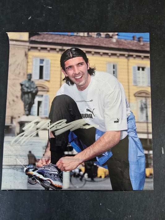 Autografo autograph originale su ritaglio Gigi BUFFON (2)