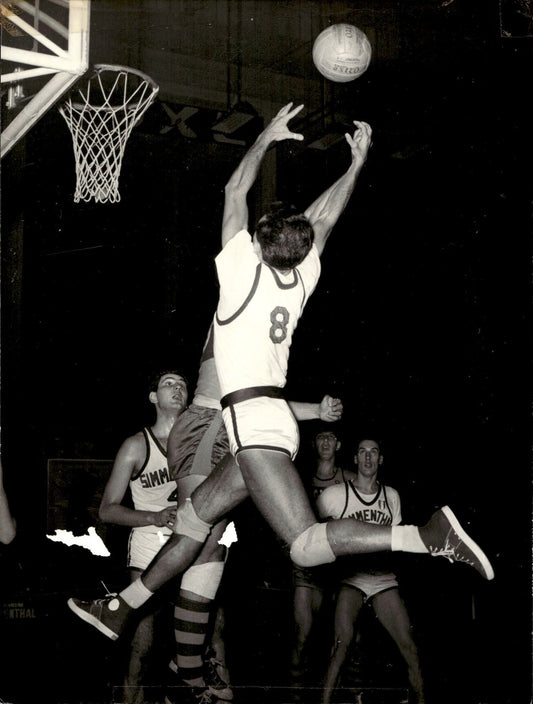 Foto campo Originale Simmenthal Olimpia Milano anni  60  players nr 8