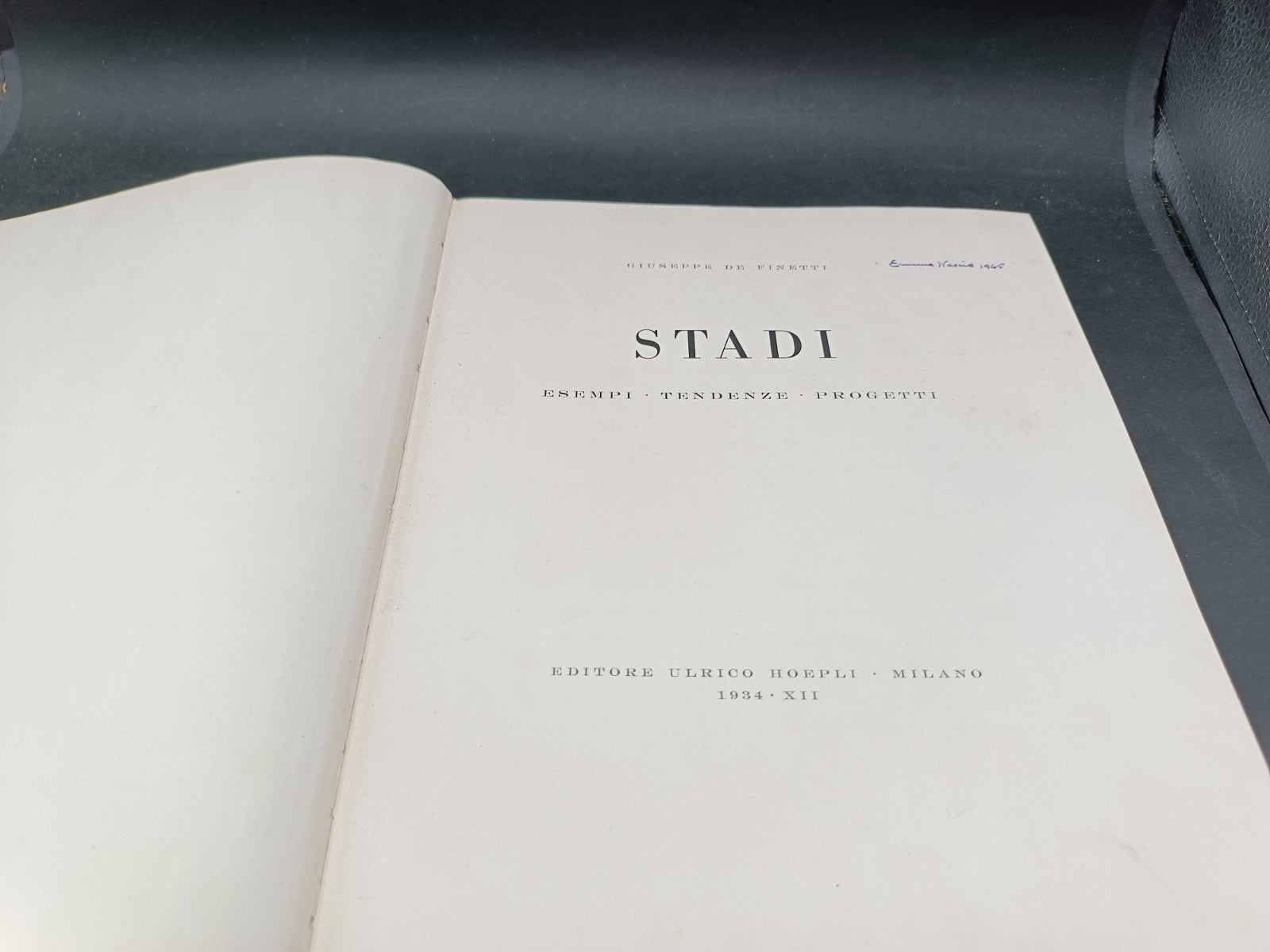 Volume illustrato Stadi Esempi, tendenze, progetti Hoepli 1934