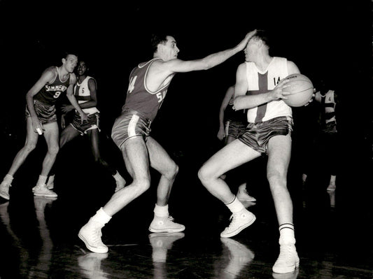 Foto campo Originale Simmenthal Olimpia Milano anni  60  players nr 14 e 9