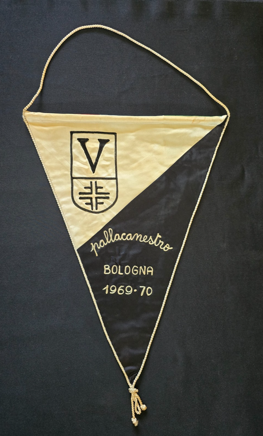 Gagliardetto ricamato Pennant VIRTUS PALLACANESTRO BOLOGNA basket 1969-70 origin
