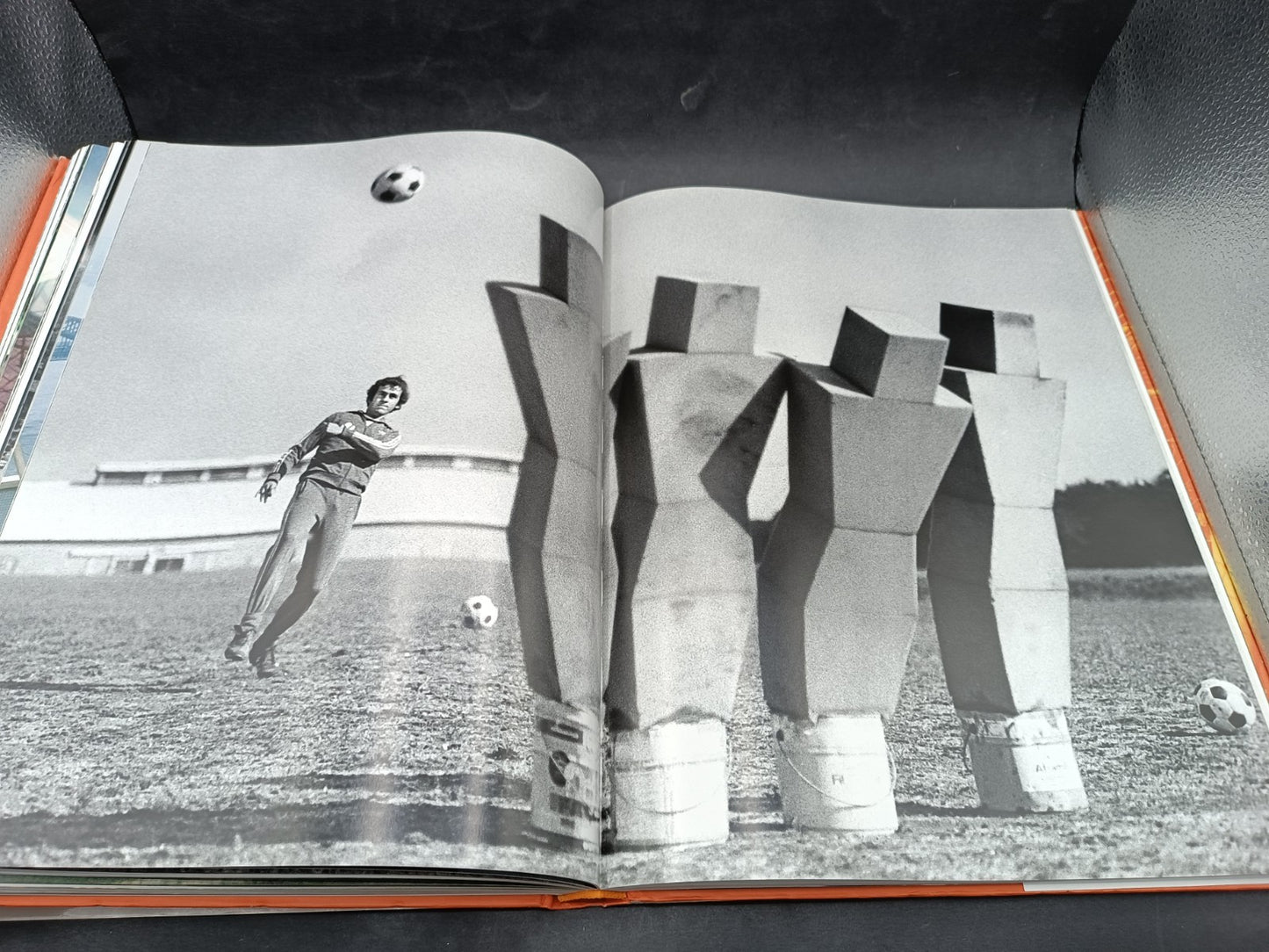 Libro The Beatiful Game el Futbol en los anos setenta Taschen