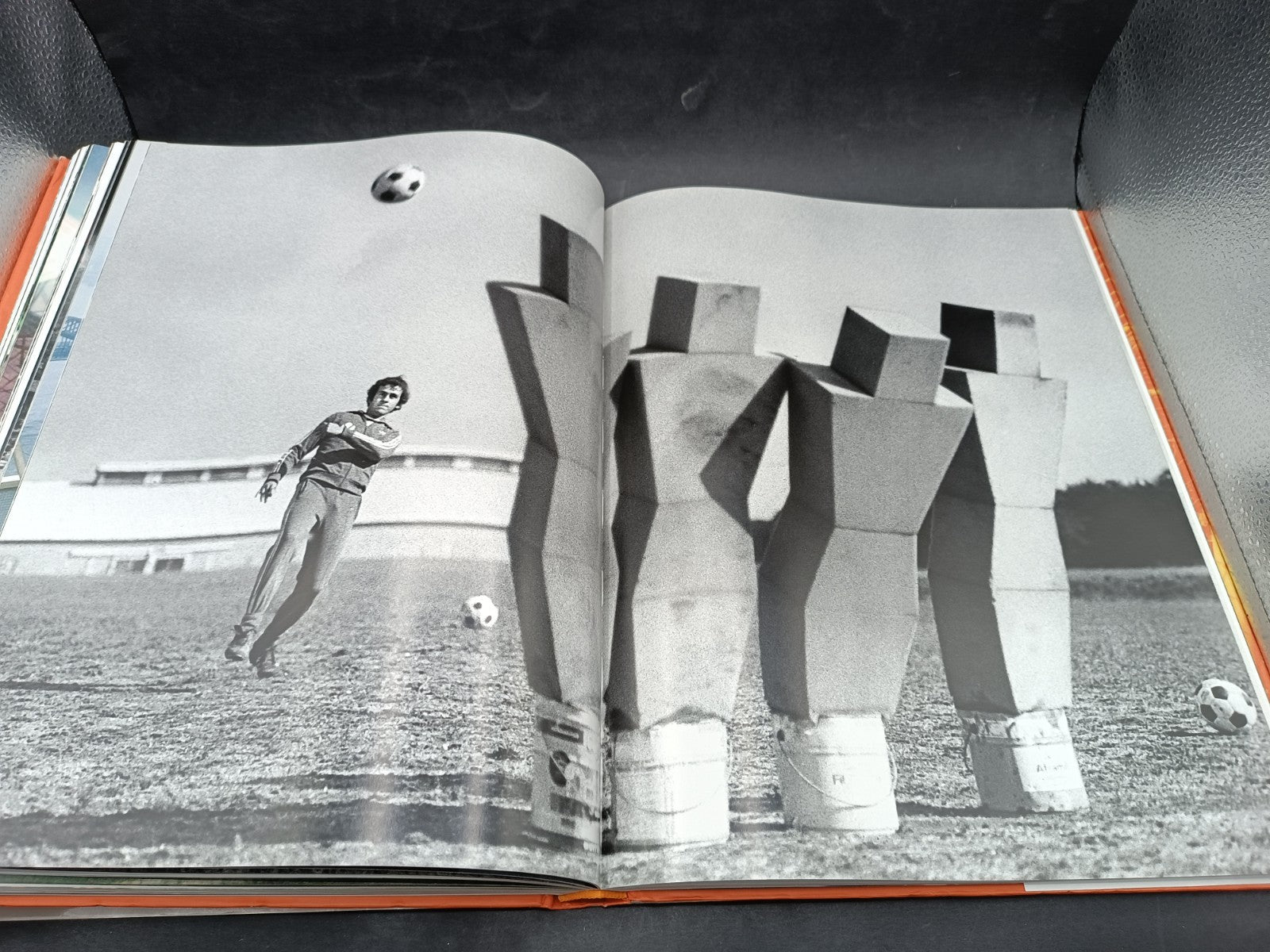 Libro The Beatiful Game el Futbol en los anos setenta Taschen
