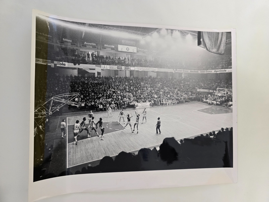 Basket Innocenti Milano Olimpia foto incontro anni 70 non identificato 30X24