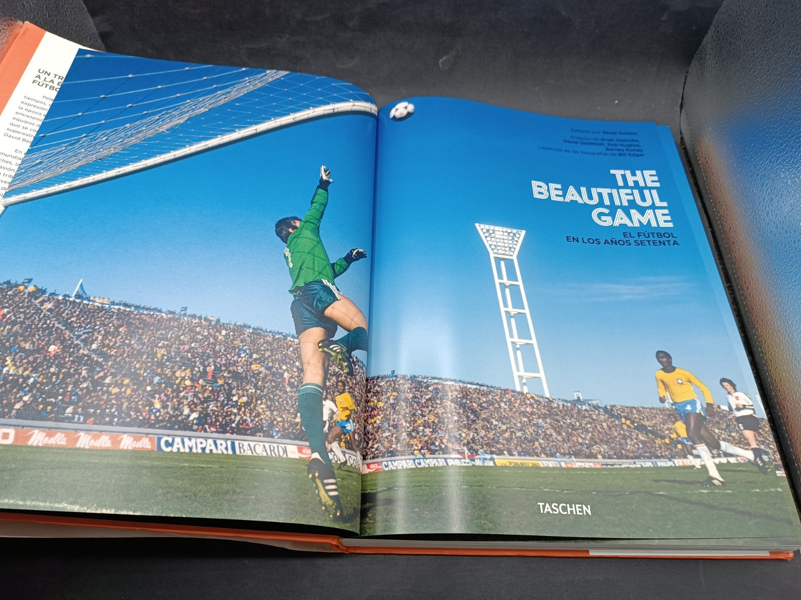 Libro The Beatiful Game el Futbol en los anos setenta Taschen
